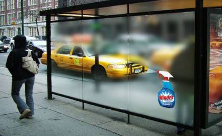 Пример партизанской рекламы на автобусной остановке